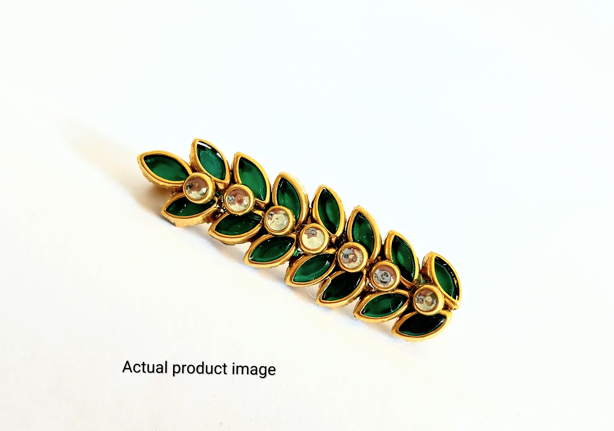 Elegant Leaf Kundan Saree Pin – Emerald Green & Gold Finish